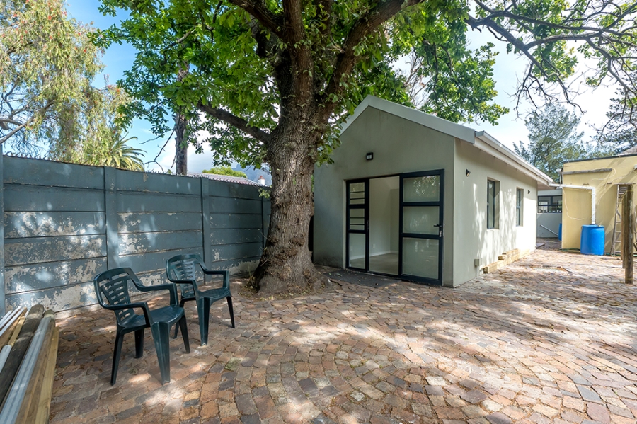 To Let 1 Bedroom Property for Rent in Pinelands Western Cape
